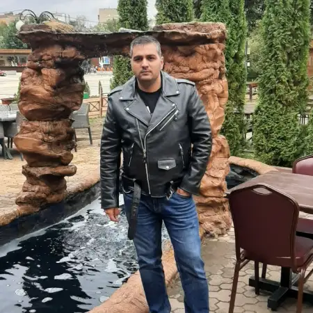Роман, 42Россия 