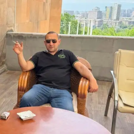 Artur, 42 Армения