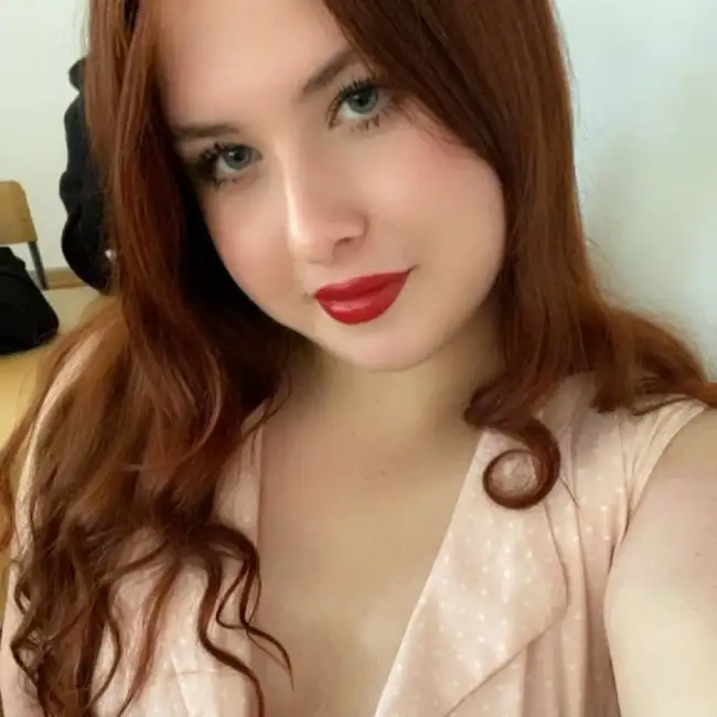 Виктория, 19