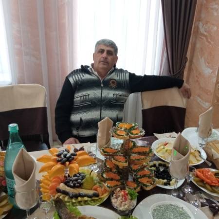 Armen, 62 года Россия, Воронеж,  хочет встретить на сайте знакомств  Мужчину 